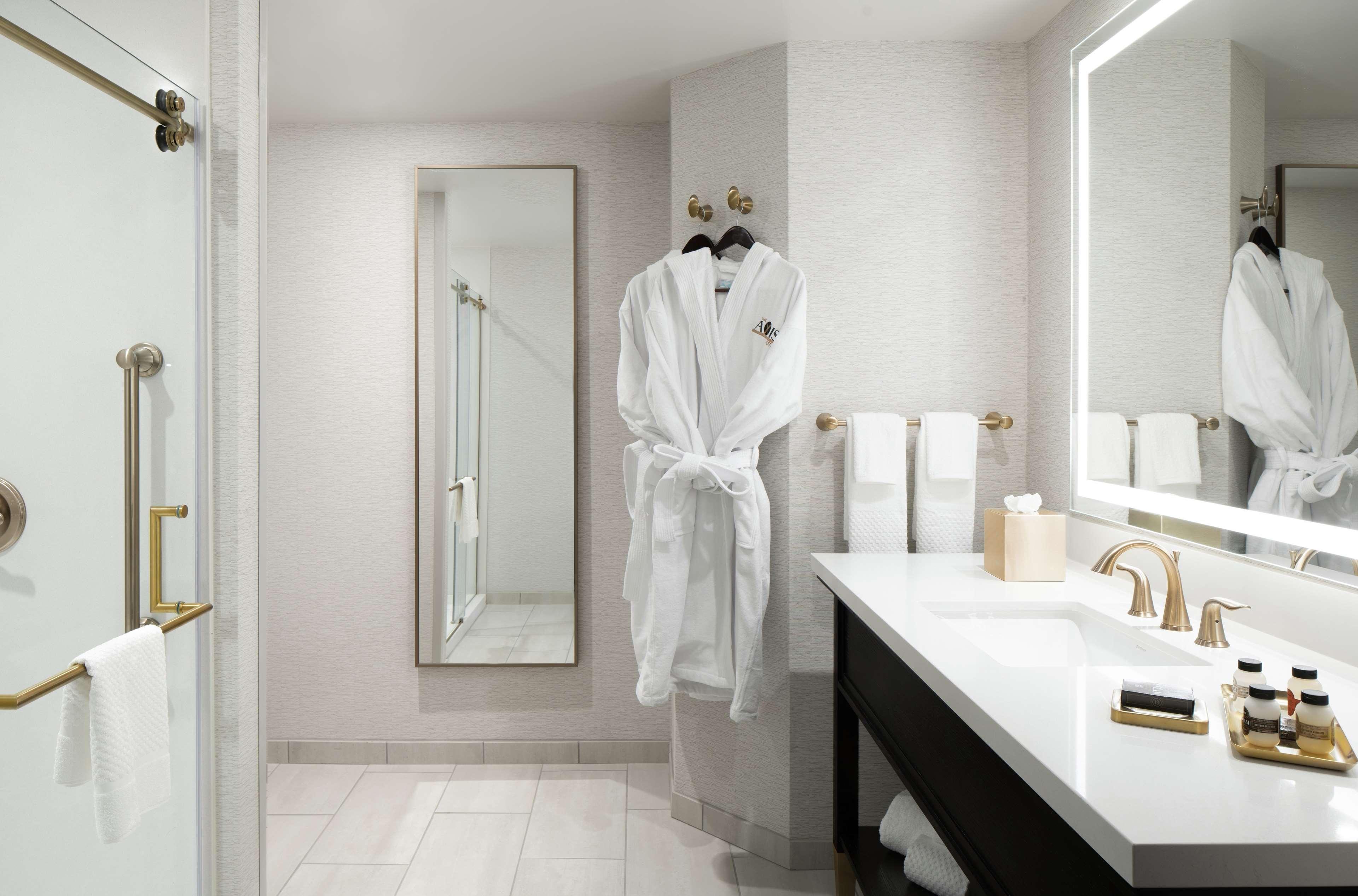 The Axis Moline Hotel, Tapestry Collection By Hilton Dış mekan fotoğraf